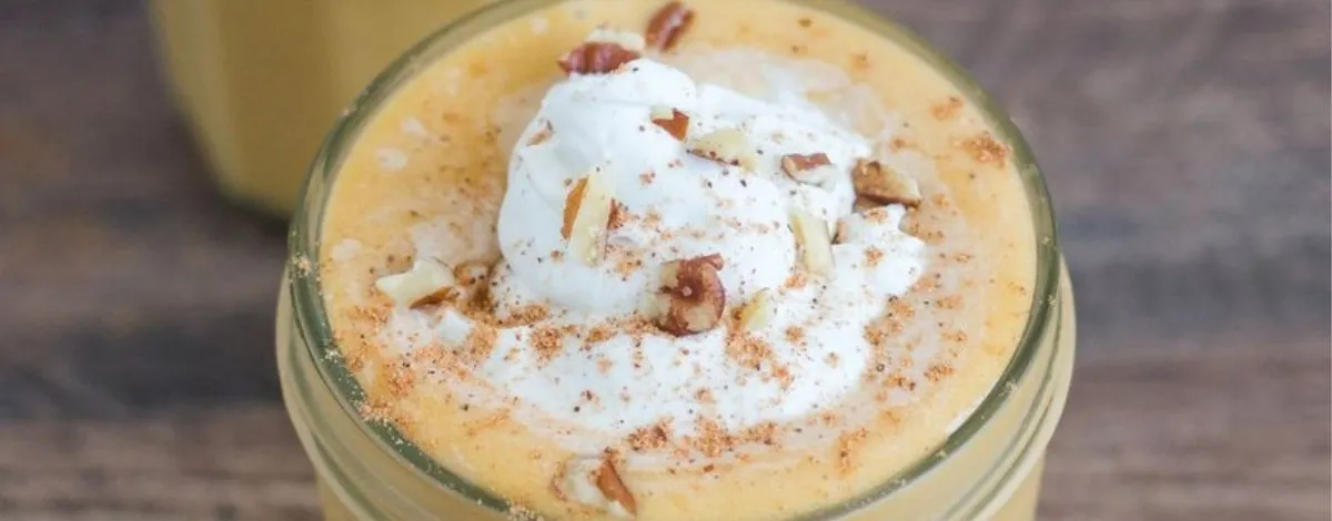 Cocktail mit Kürbispüree und Kollagen